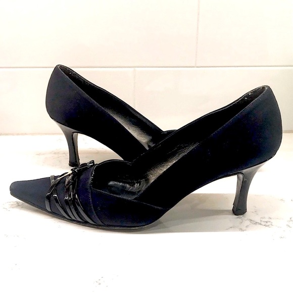 Stuart Weitzman Bow Heels - Picture 2 of 11